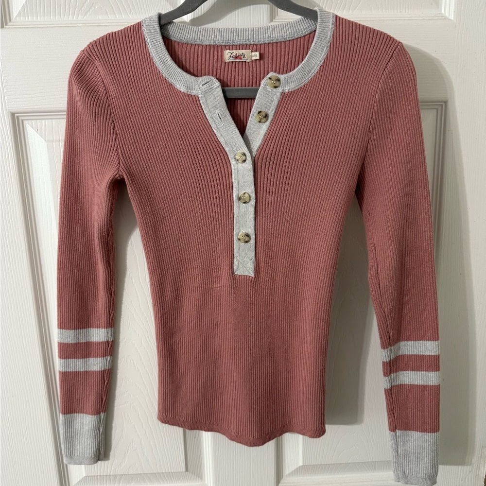 Faherty Dusty Rose Ribbed Henley with Light Gray Trim